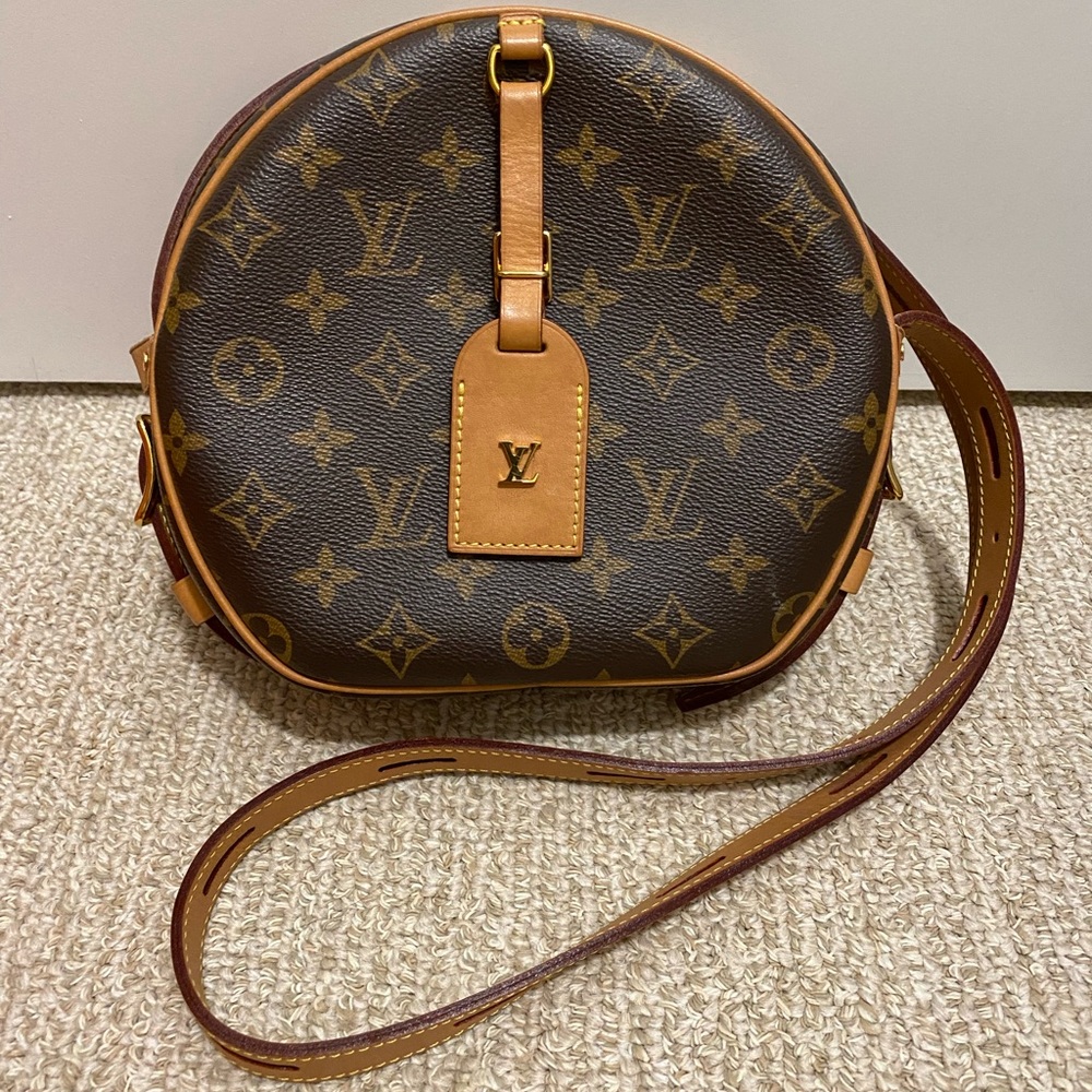 Louis Vuitton Monogram Boite Chapeau Souple MM Round Crossbody Bag